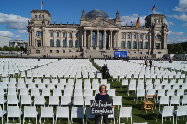 13.000 Stühle vor dem Reichstag
