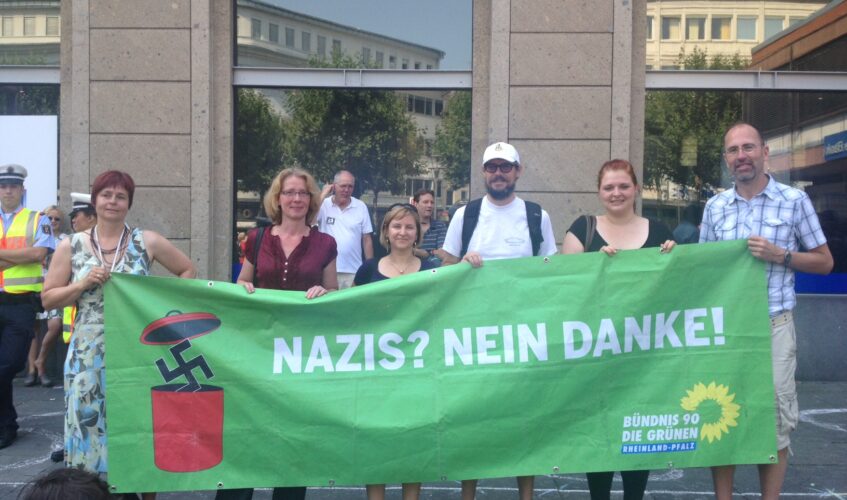 Gegen Rechts Zeichen setzen - MdB Rößner ruft zur Demo „Buntes Bingen“ auf Bild vorne vlnr: unbekannt, Tabea Rößner, Krtin Eder, unbekannt, Pia Schellhammer, Brian Huck Copyright Tabea Rößner