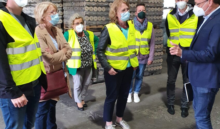 Nachhaltig leben in Rheinland-Pfalz - Grüne Bundestagsabgeordnete Tabea Rößner zu Besuch im Kreis Altenkirchen Bild: Mitte Tabea Rößner, rechts Markus Mann - Rest Mitglieder KV Altenkirchen Copyright Tabea Rößner
