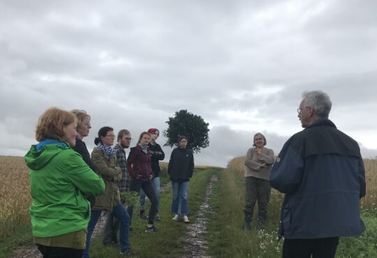 Vegan und regional - Bundestagsabgeordnete Tabea Rößner zu Besuch im Kreis Donnersberg Bild vlnr: Lisett Stuppy, Tabea Rößner - Rest Mitglieder KV Donnersberg Copyright Tabea Rößner