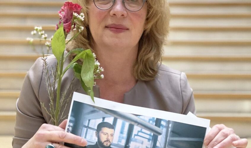 Aliaksei ist frei Bild vonu: Tabea Rößner, Aliaksei Karatkou Copyright Tabea Rößner