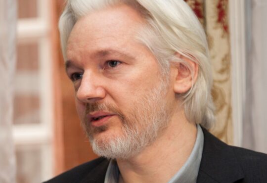 Brief an britische Parlamentarier:innen: Sorge um den WikiLeaks-Gründer Julian Assange Bild: Julian Assange Copyright David G. Silvers