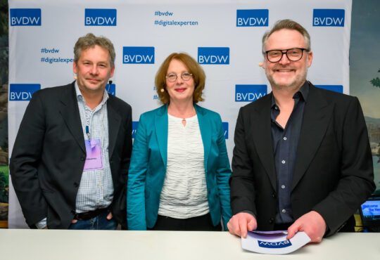 Jahresempfang des Bundesverband Digitale Wirtschaft (BVDW) e.V. Bild vlnr: Dirk Freytag, Tabea Rößner & Carsten Rasner ©Svea Pietschmann