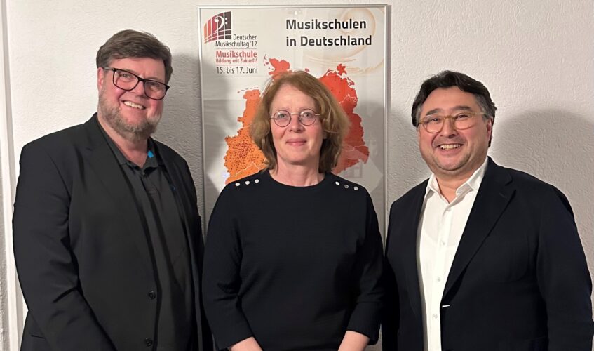 Gespräch mit den VdM-Bundesvorsitzenden zur Digitalisierungsstrategie des VdM und dem Fachkräftemangel an den öffentlichen Musikschulen Bild vlnr: Volker Gerland, Tabea Rößner, Friedrich-Koh Dolge Copyright VdM