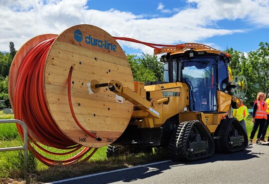 Neue Förderrichtlinie des Bundes beschleunigt den Gigabitausbau in ländlichen Regionen Bild vlnr: 2. vl Tabea Rößner - Rest unbekannt Copyright Dietmar Lepage