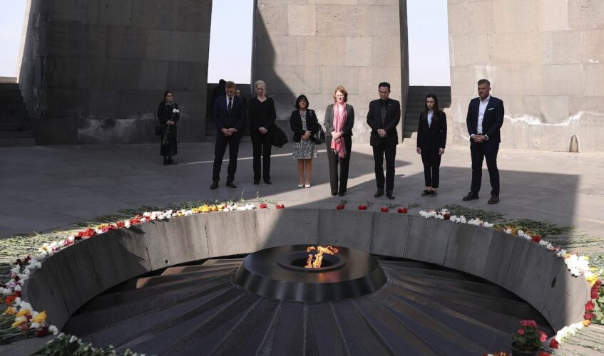 Eindrückliche Reise nach Armenien und Georgien Bild vlnr: 4. vl Gökay Akbulut, Tabea Rößner, Nico Tippelt, unbekannt, Falko Droßmann - Rest unbekannt Copyright Tabea Rößner