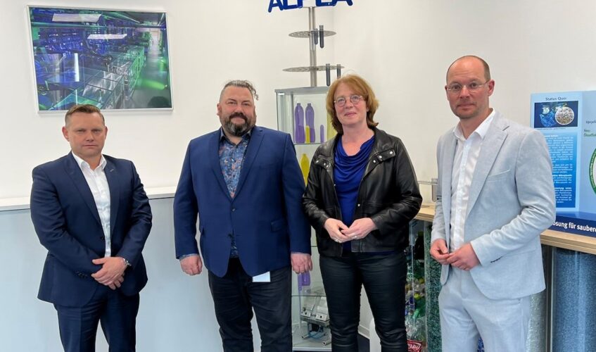 Nachhaltiges Plastik - geht das? Zu Besuch bei ALPLA in Mainz Bild vlnr: Holger Felix, Michael Kaestle, Tabea Rößner, Volker Glöckner Copyright Tabea Rößner