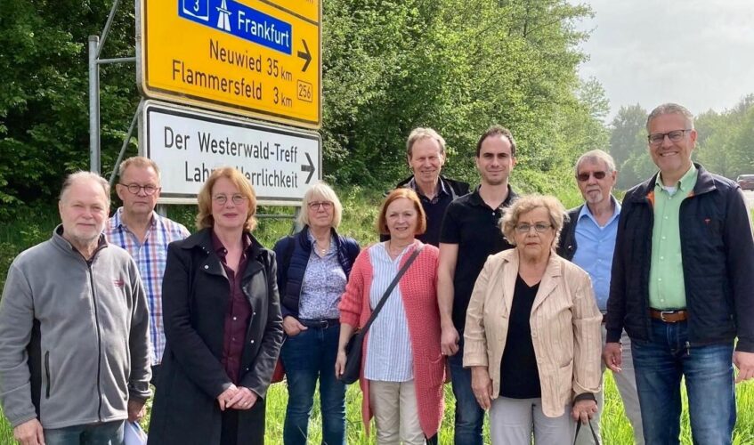 Besuch in Altenkirchen - 29.5.24 Bild vlnr: unbekannt, Torsten Saynisch, Tabea Rößner, Rest unbekannt (Schürdter Bürger:innen)