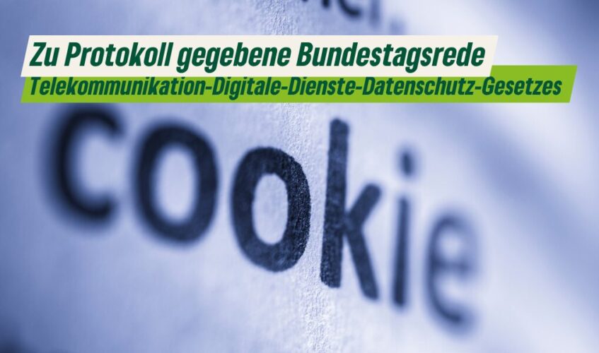 Auf einem Blatt Papier steht in Printbuchstaben das Wort Cookie. Erstellt mit Canva am 21.10.2024