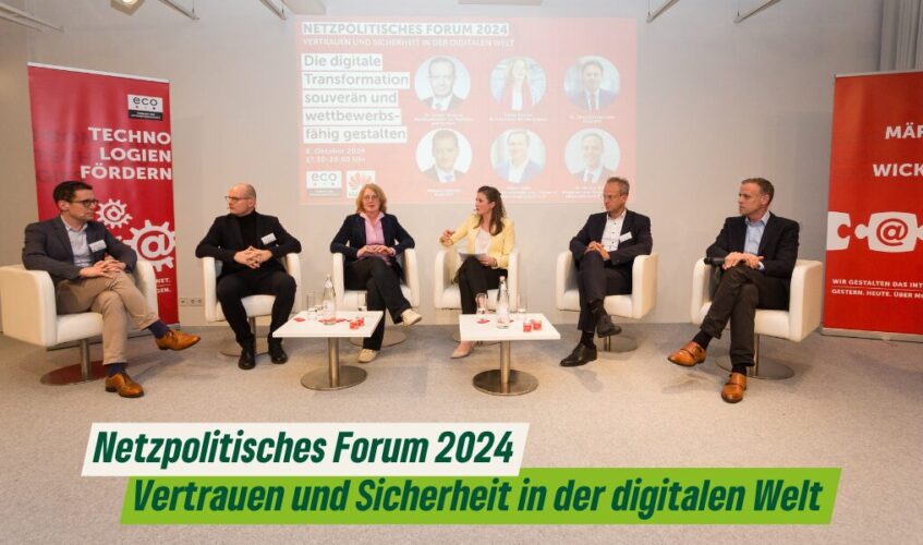 Aufnahme vom Netzpolitischen Forum 2024 v.l.n.r. Ben Brake vom BMDV, Markus Richter, CIO der Bundesregierung , Tabea Rößner, Moderatorin Alexa von Busse , Dr. Thorsten Schmiege, mit dem Präsident der Bayerischen Landeszentrale für neue Medien und Thoralf Schwanitz von Government Affairs & Public Policy Google Copyright Kasper Jensen